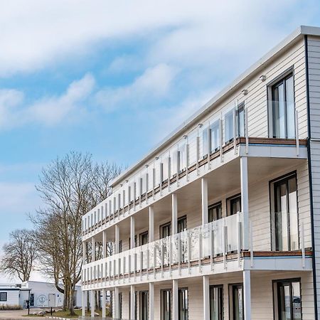 Hotel Marina Martinshafen - Lotsenhaus à Neuhof  Extérieur photo