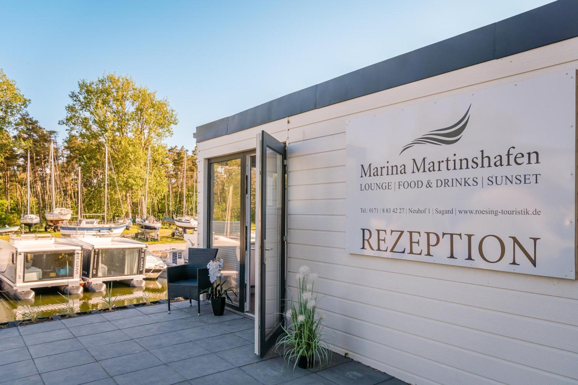 Hotel Marina Martinshafen - Lotsenhaus à Neuhof  Extérieur photo