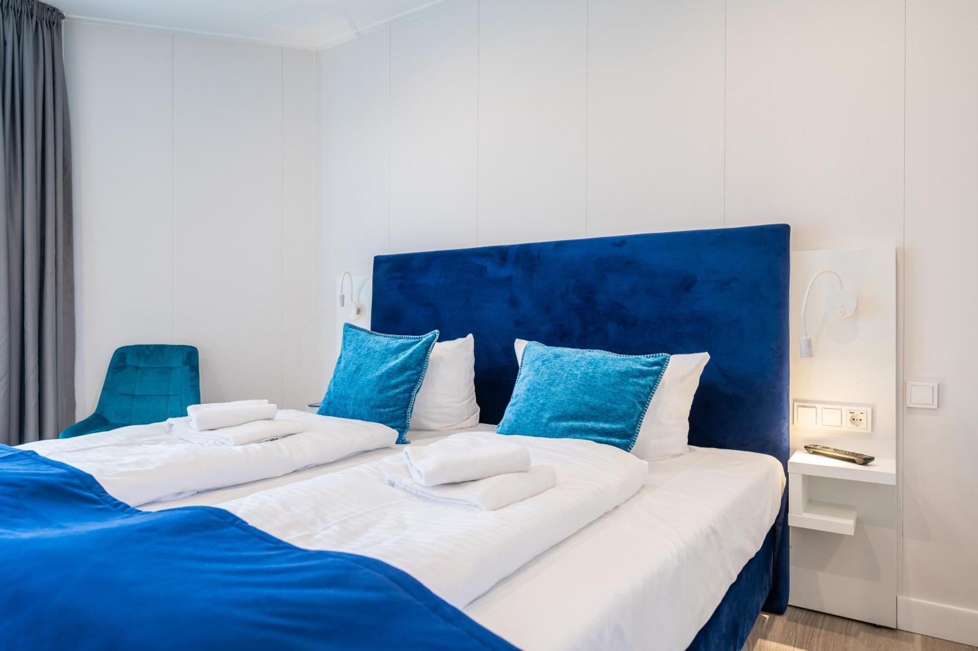 Hotel Marina Martinshafen - Lotsenhaus à Neuhof  Extérieur photo