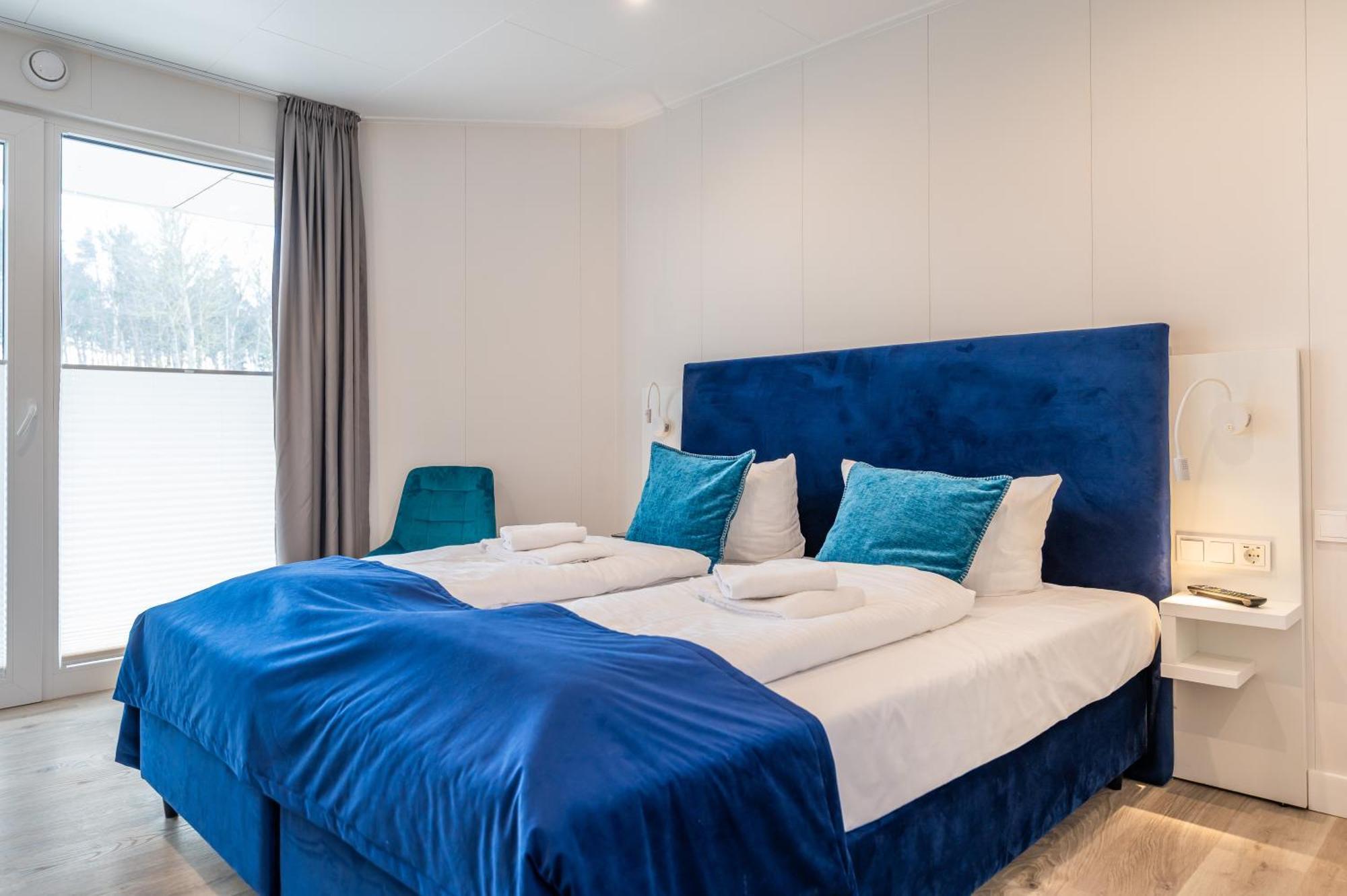 Hotel Marina Martinshafen - Lotsenhaus à Neuhof  Extérieur photo