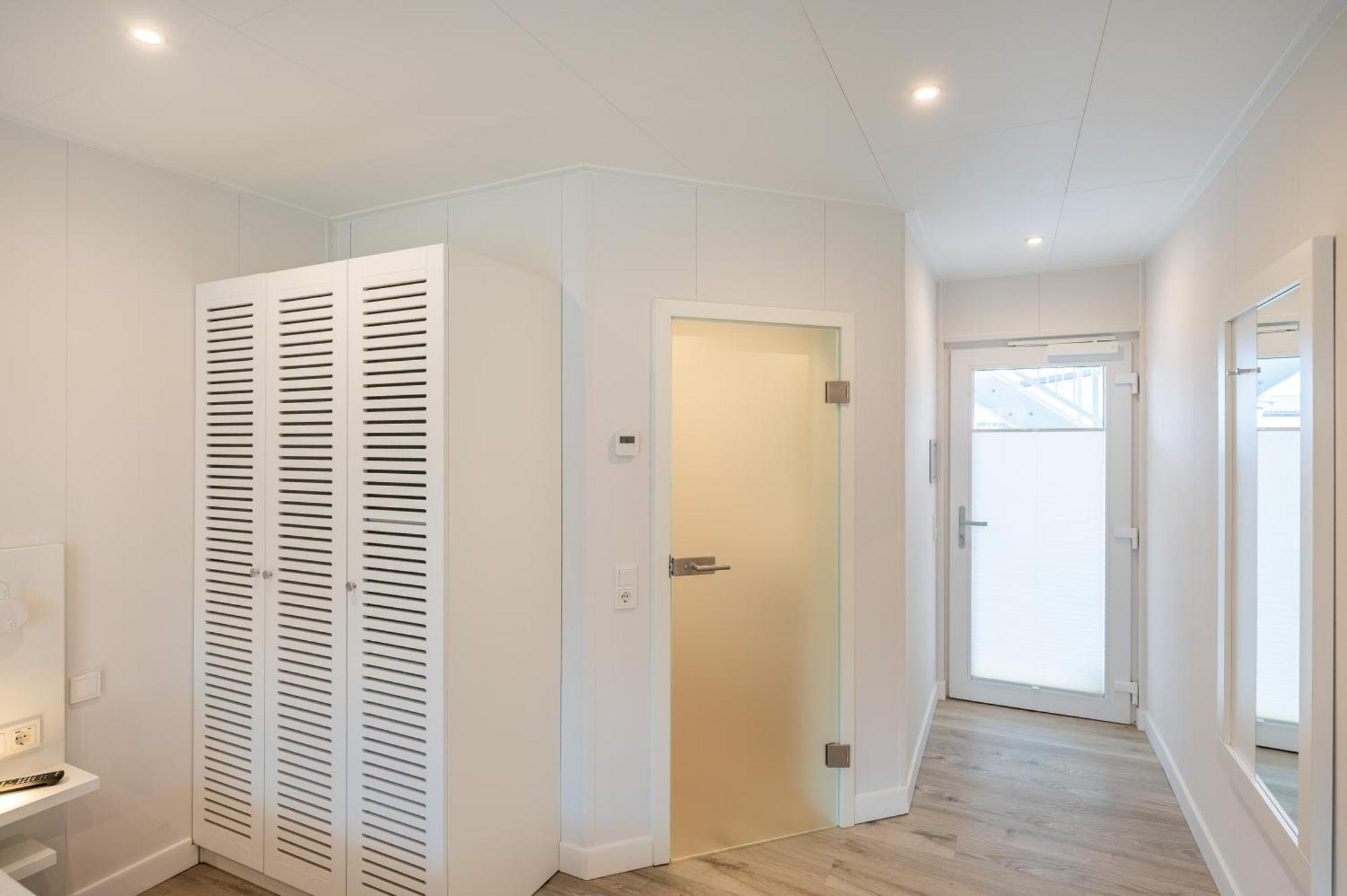 Hotel Marina Martinshafen - Lotsenhaus à Neuhof  Extérieur photo
